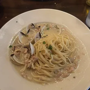 Linguine with clams - "tossed in a white wine and garlic butter sauce, finished with fresh parsley"