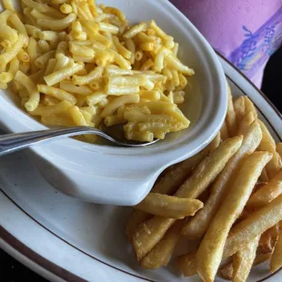 Mac &amp; Cheese kids menu