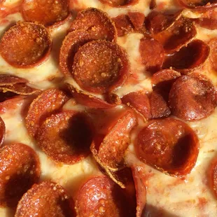 Flavorful, tiny, pepperoni and real cheese on this original style pizza.  So good!  Worth the trip to the west side from the north side.