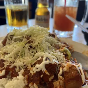 Morisqueta (white rice, beans, costillas de puerco, sour cream and cabbage). Delicious!