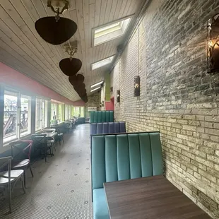 Swaying fans, vintage (but comfortable) seating, and natural lighting