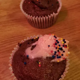 Complimentary cupcakes......