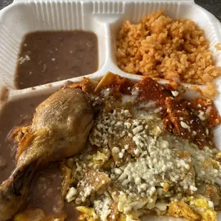 Chilaquiles con Huevo y pollo