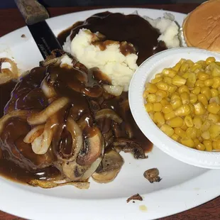 Ground steak with mash