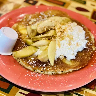 Caramel apple special single pancake (with whipped cream and peanuts) - YUM