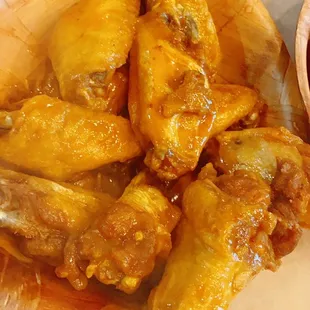 food, chicken wings and fried chicken