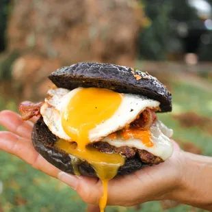 Breakfast Burger $11 + Bacon $2 IG: @fiveftfoodie