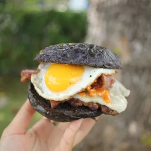 Breakfast Burger $11 + Bacon $2 IG: @fiveftfoodie