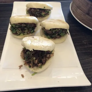 Roujiamo (Chinese meat burger)