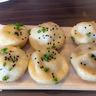 Sheng Jian Bao (Pan Fried Pork Buns)