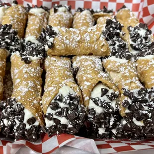 mini cannoli