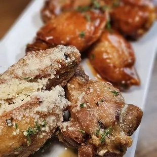 food, chicken wings and fried chicken