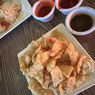 Starter chips with sweet sauce