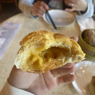 Pineapple Bun (M) (M)