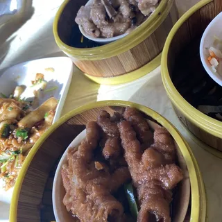 Chicken Feet (M) (M)