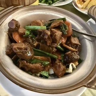 Braised Oxtail Clay Pot