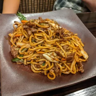 Beef lo mein