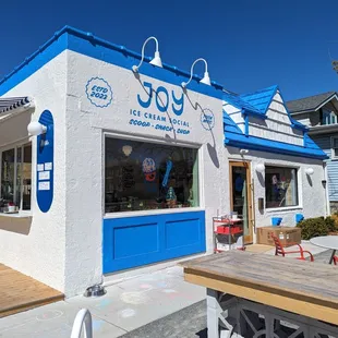 It's so cute and inviting!