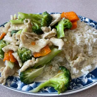 Broccoli Plate with Chicken and Steamed Rice