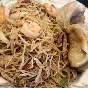 Singapore Mai fun and fried dumplings!!! Yummmmm!!!!