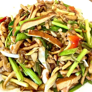Stir Fried Shredded PorkServed with squid and bean curd