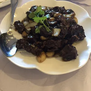 Fried Beef with Hot Garlic Sauce