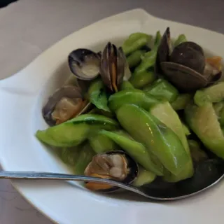 Loofah with Live Clam soup