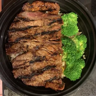 Beef steak rice bowl with