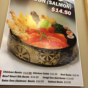 Recommended by the Fred Meyer gas attendant. Looks good with lots of patrons enjoying their food.