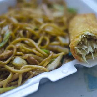 Chicken Lo Mein W/ Egg Roll
