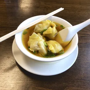 (Small) Wonton soup - homemade beef wontons in a delicious and comforting broth