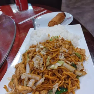 Chicken  Lo Mein 1 Piece Egg Rol