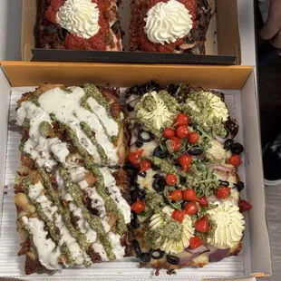 Happy hour pricing (2-3pm) 1/2 slices discounted