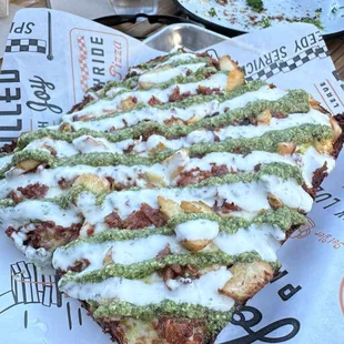 Pestorrific pizza