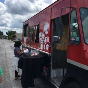 Quick order line and then decent wait time for order pick up