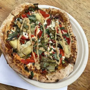 Arugula and artichoke veggie pizza