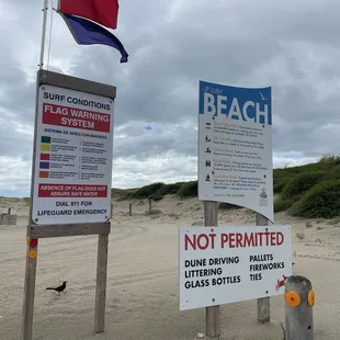 Rules and surf safety warnings at the entrance