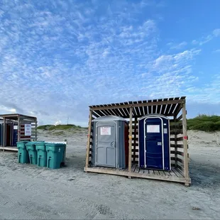 Porto-johns at entrance