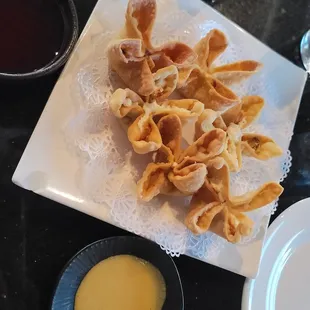 Crab cheese wontons