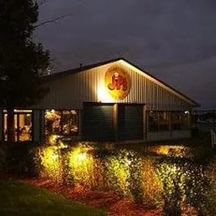 the outside of the restaurant