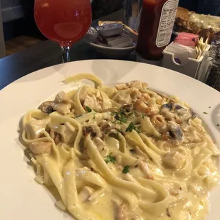 Fettuccine Alfredo