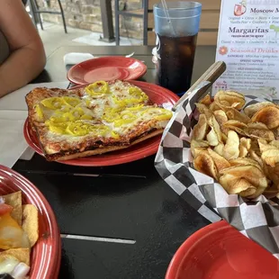 Lunch special pizza, nachos, fresh chips.  All good!