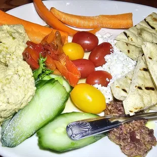 Garlic Hummus Plate