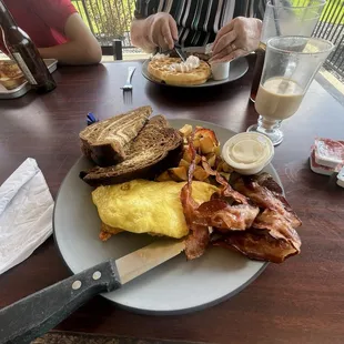 Buffalo chicken omelet