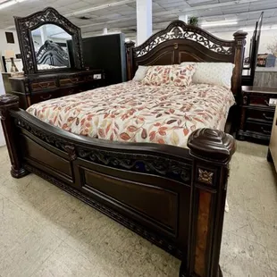 Solid Wood Cal King Bedroom Set