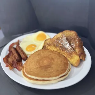 2+22 Trouble Breakfast Plate