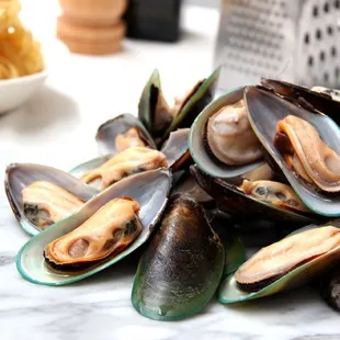 Frozen Half Shell Green Mussel sell by 2lb box