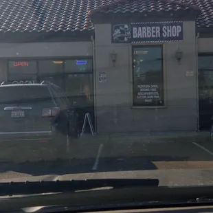 Jr knocking out fades like Mike Tyson KO'd pretenders in the late 80's &amp; early 90's!! Jr's Barber Shop!! Yaaa hurrrddd!!