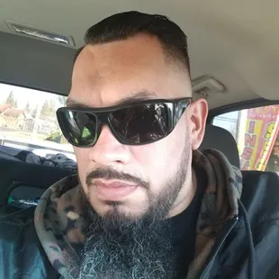 Nothing better onna Friday morning than that Fresh Fade from Jr's Barber Shop!! Jr handling buisness yall!!