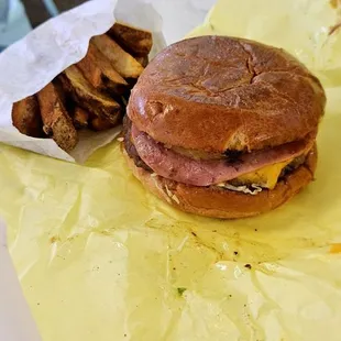 Hawaiian burger with no tomato